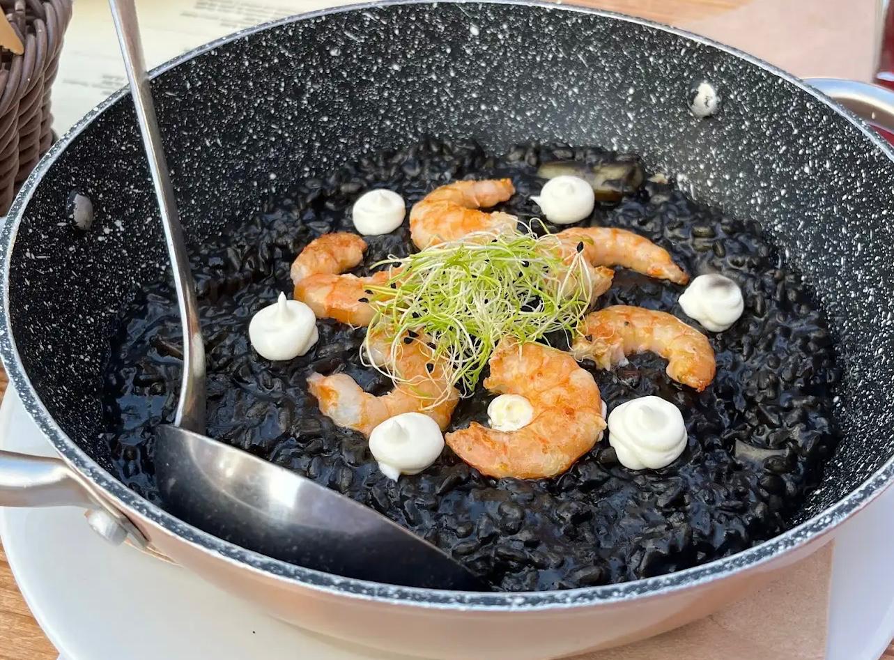 Arroz negro con crema de alioli - Restaurante La Estación